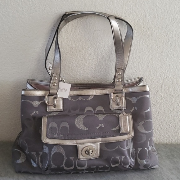 Coach Handbags - 💕SALE💕Coach Carryall F20443